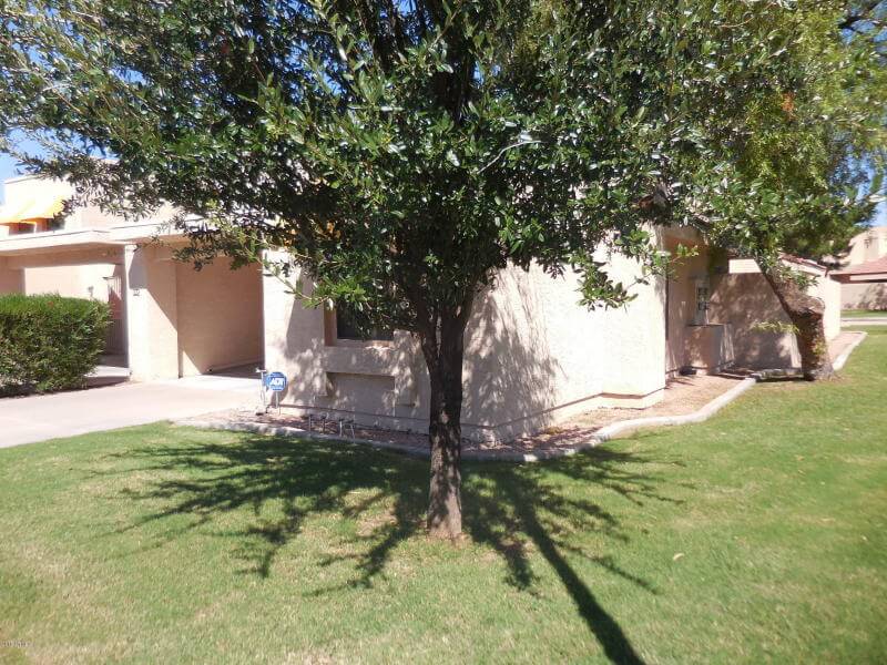 Special Real Estate Commissioner Over 800 SF Townhome in North Phoenix