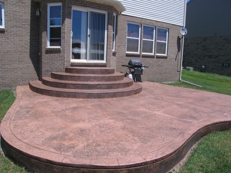 Rounded Centered Steps off Doorwall Rolland Cement