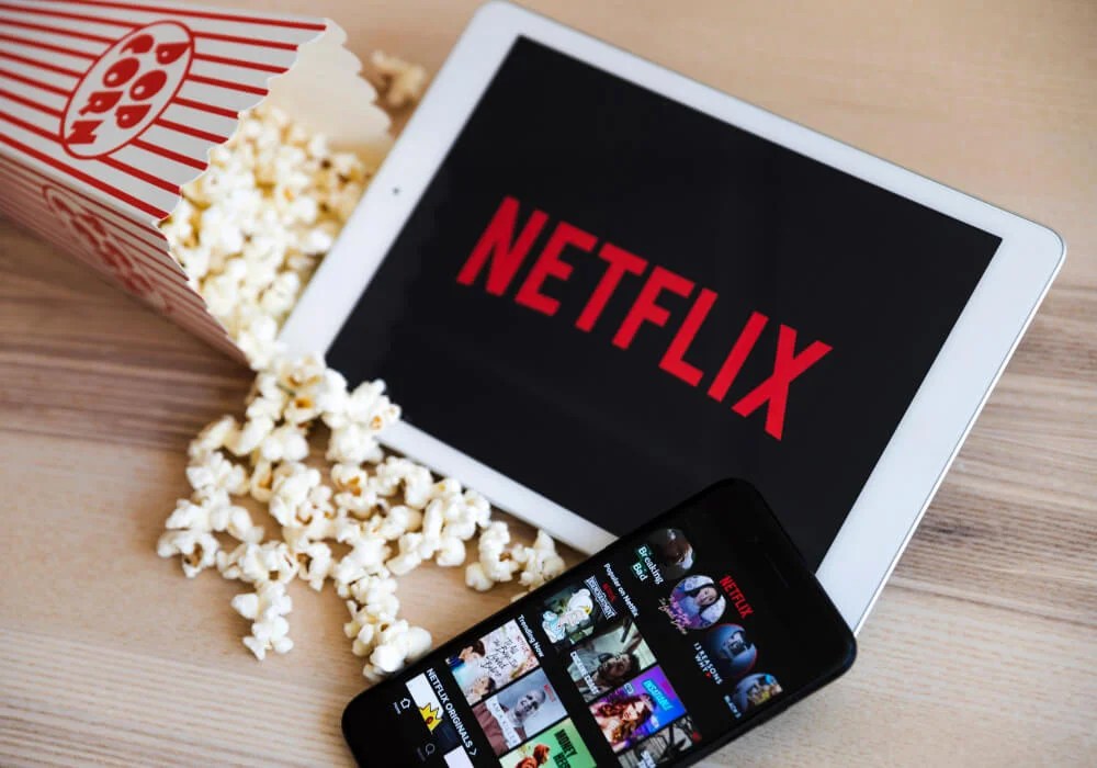 Netflix vs Amazon Prime ¿Cuál es mejor? Roll and Feel By Smoking