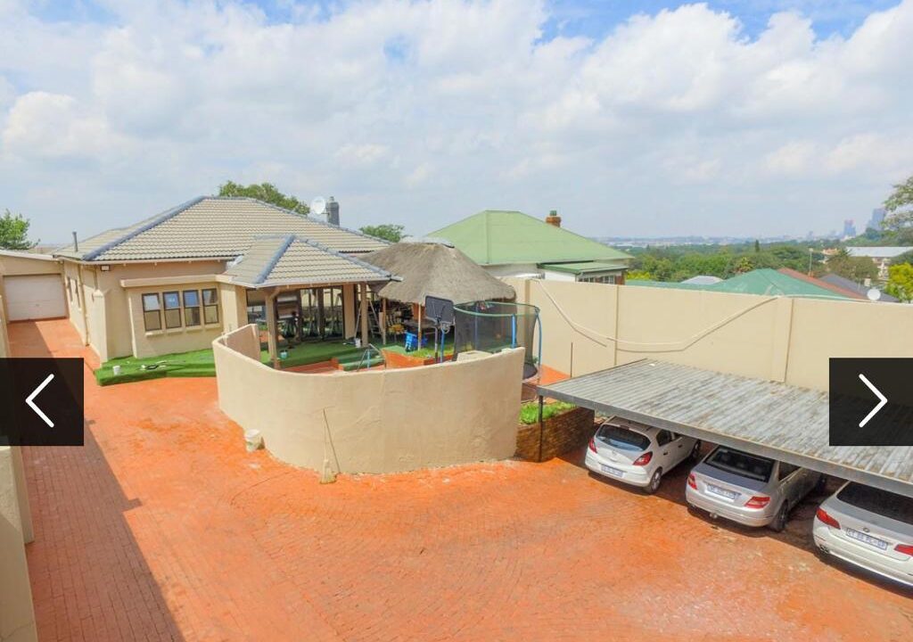 Kensington Ultra Modern House Rollock Property