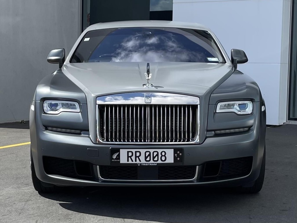 Our Services Rolls Royce Hire Service With Chauffeur in Auckland