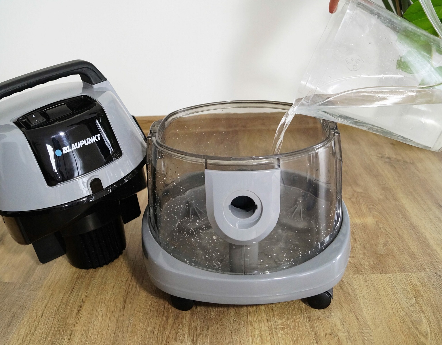 BLAUPUNKT Vacuum cleaner with water filtration VCW401 ROMICO