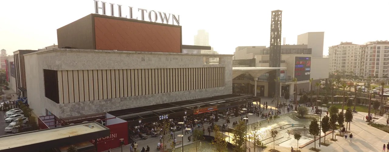 İzmir’in yeni cazibe merkezi Hilltown Karşıyaka kapılarını açtı Rönesans