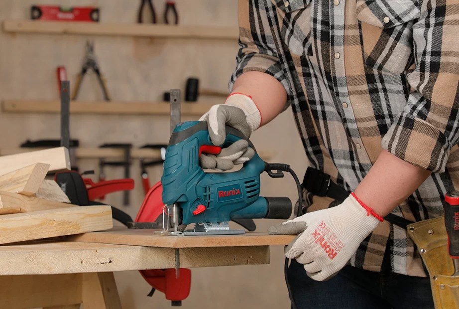 Types of Electric Saws + Guide to 7 Most Common Ones