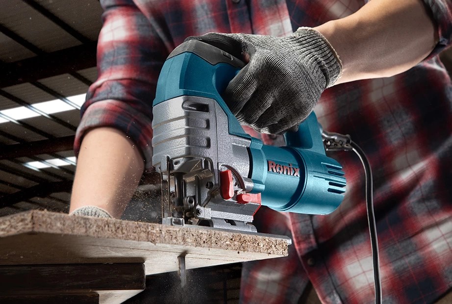 Best Electric Saw for Cutting Wood in 2024 + Ultimate Guide