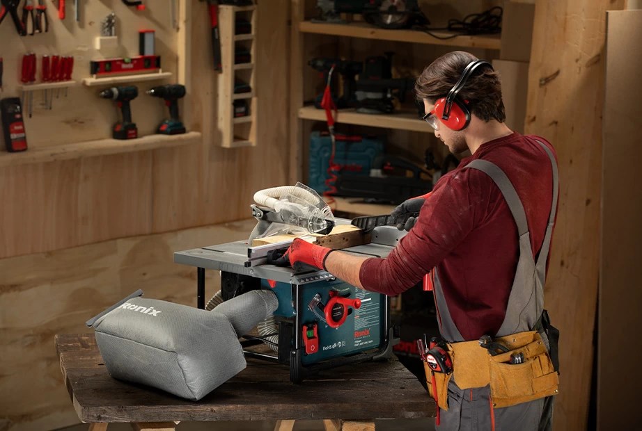 Best Electric Saw for Cutting Wood in 2024 + Ultimate Guide