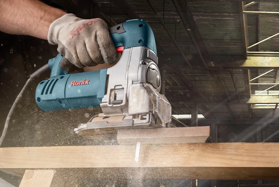 Best Electric Saw for Cutting Wood in 2024 + Ultimate Guide
