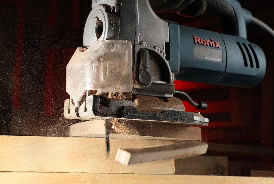 Best Electric Saw for Cutting Wood in 2024 + Ultimate Guide