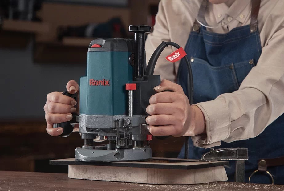 The Best Wood Routers for Pro Woodworkers and Beginners