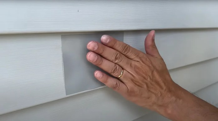 How to Do Vinyl Siding Repair (Step-by-Step Guide) - Roofing Company ...