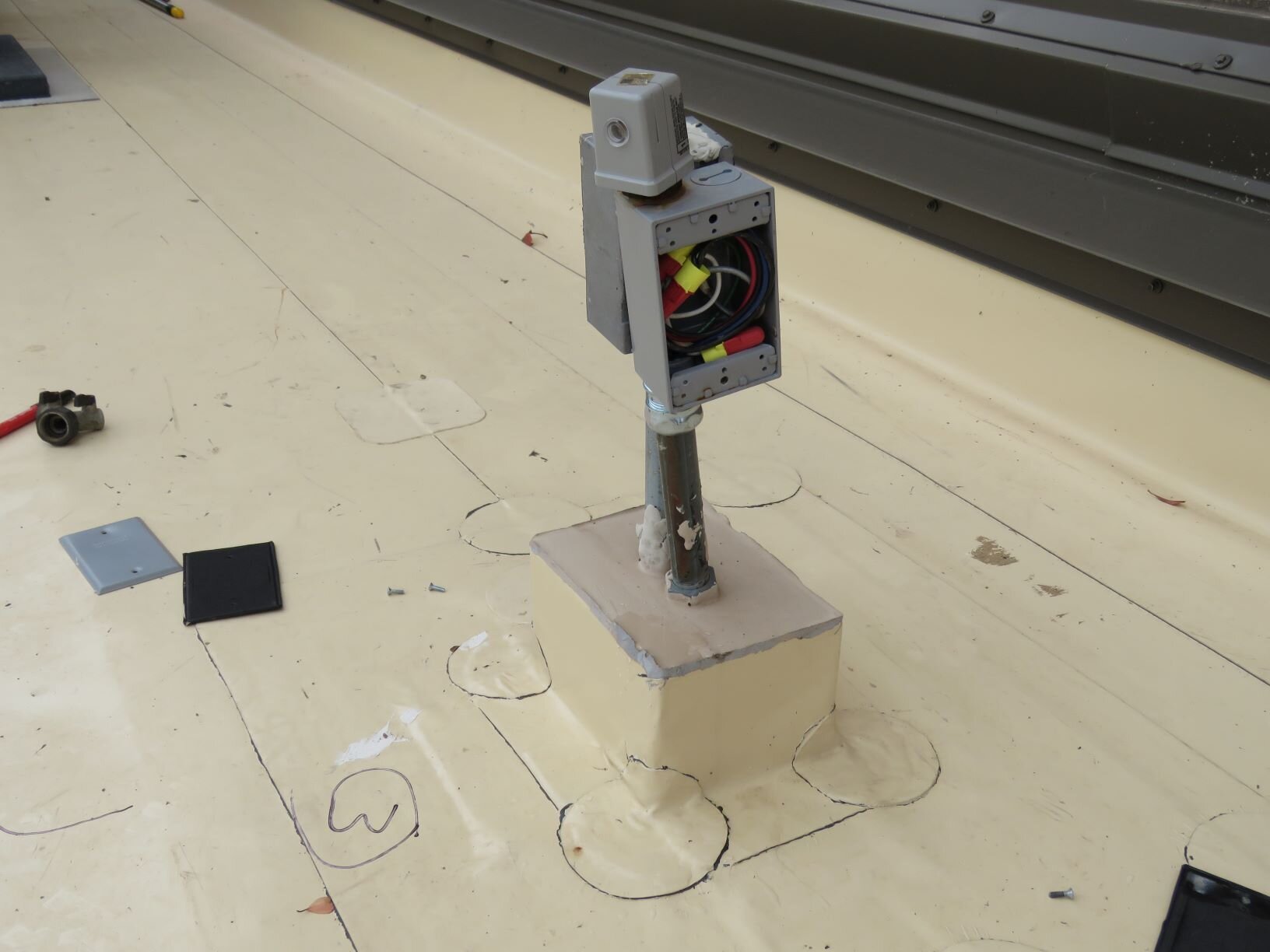 Pictures What Pitch Pans Look Like on Roofs • Roof Online