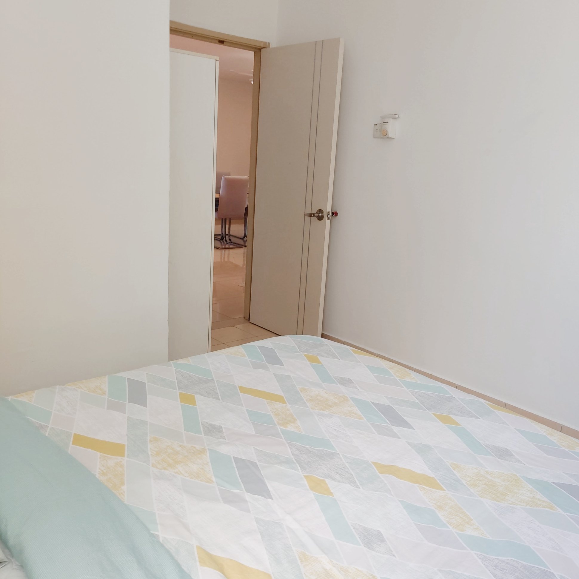 Master room for rent at AHAX, Taman Bukit Serdang, Seri Kembangan