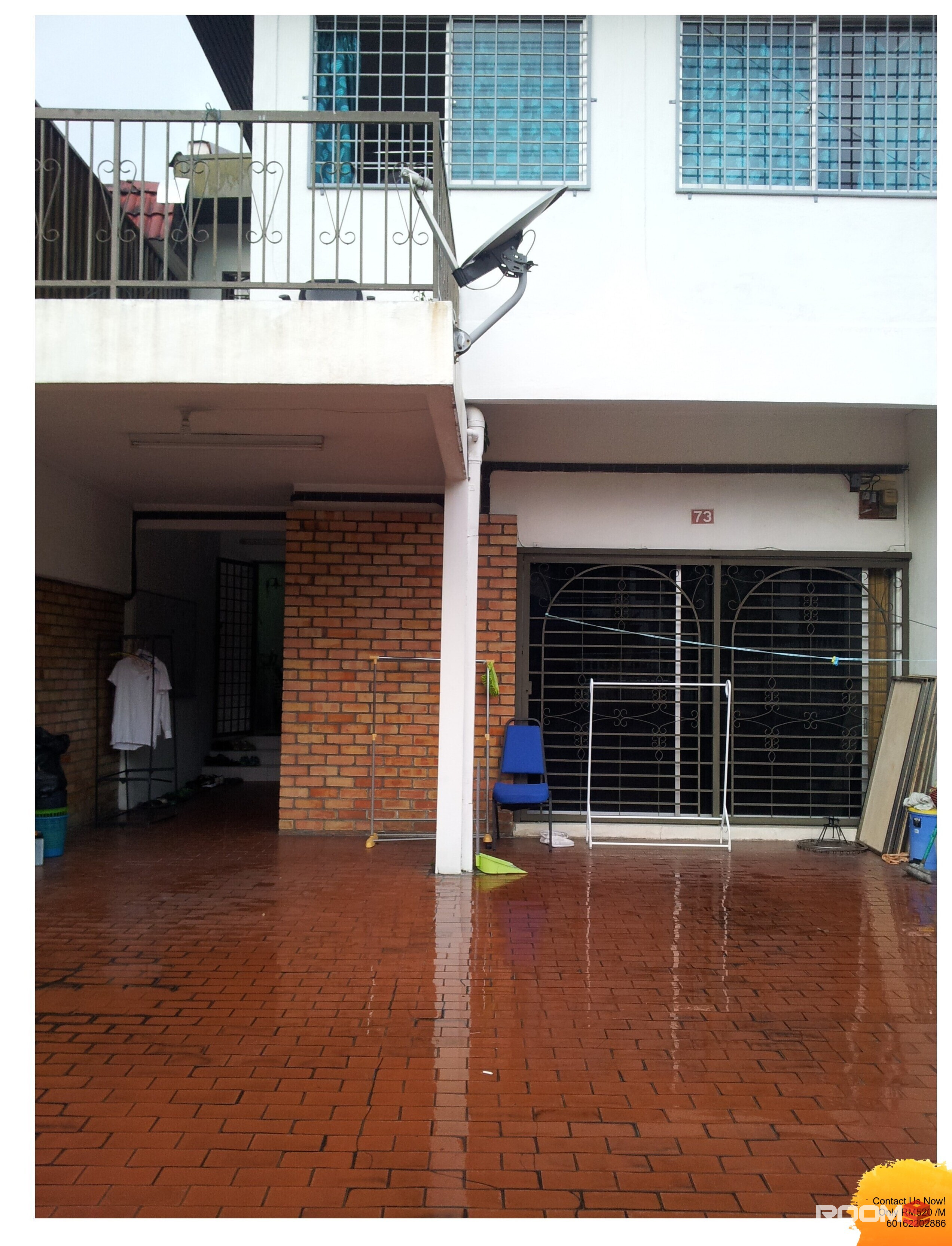 Master Room near MRT Bus Station RoomSOS