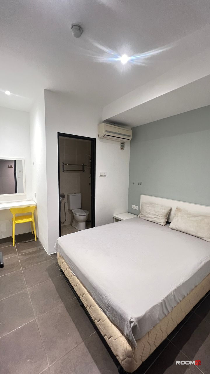 Raya Offer Room for Rent with Private Toilet at Damansara Perdana MRT