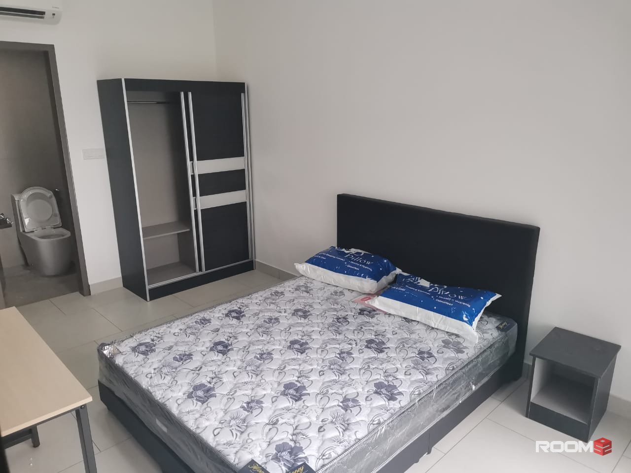 Amazing Master Room Astetica Seri Kembangan RoomSOS