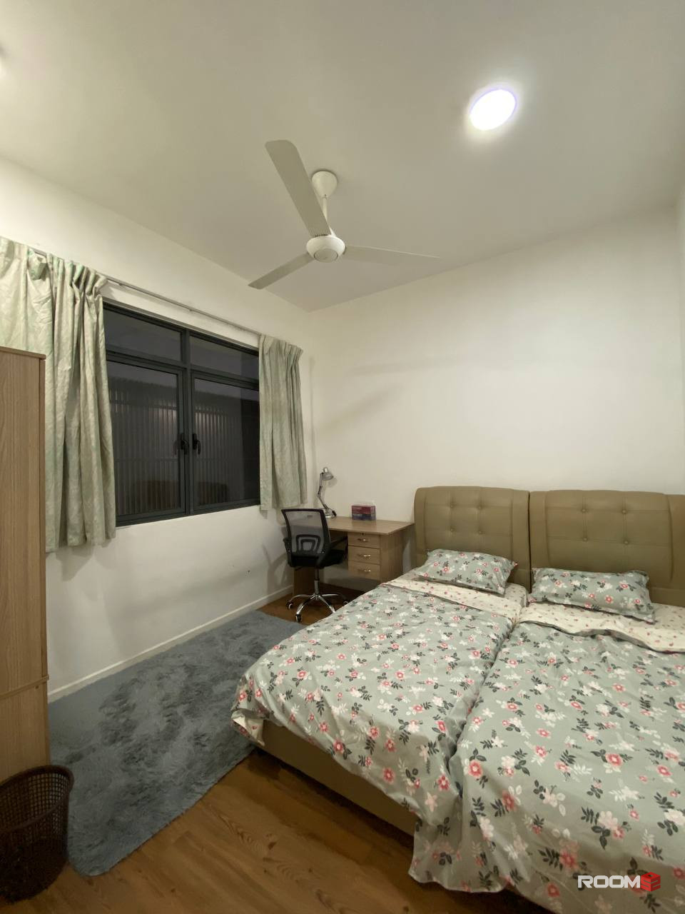 🔥 Most Affordable Middle Room with Queen size bed for rent RoomSOS