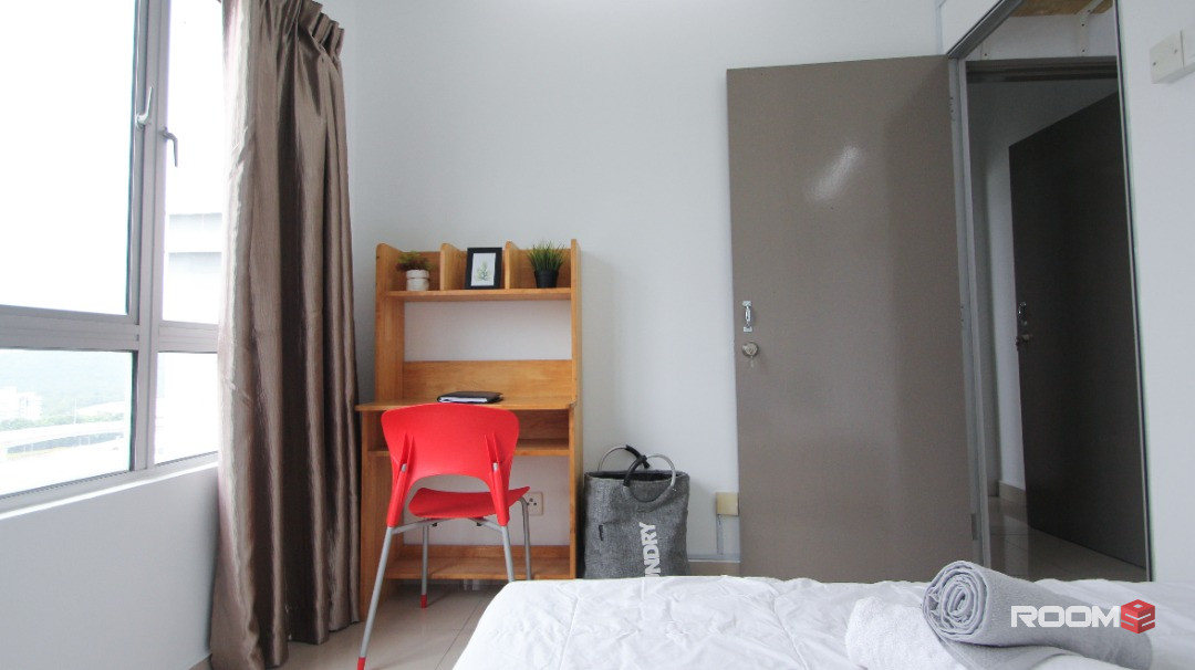 Palm SpringKota Damansara Master room RoomSOS