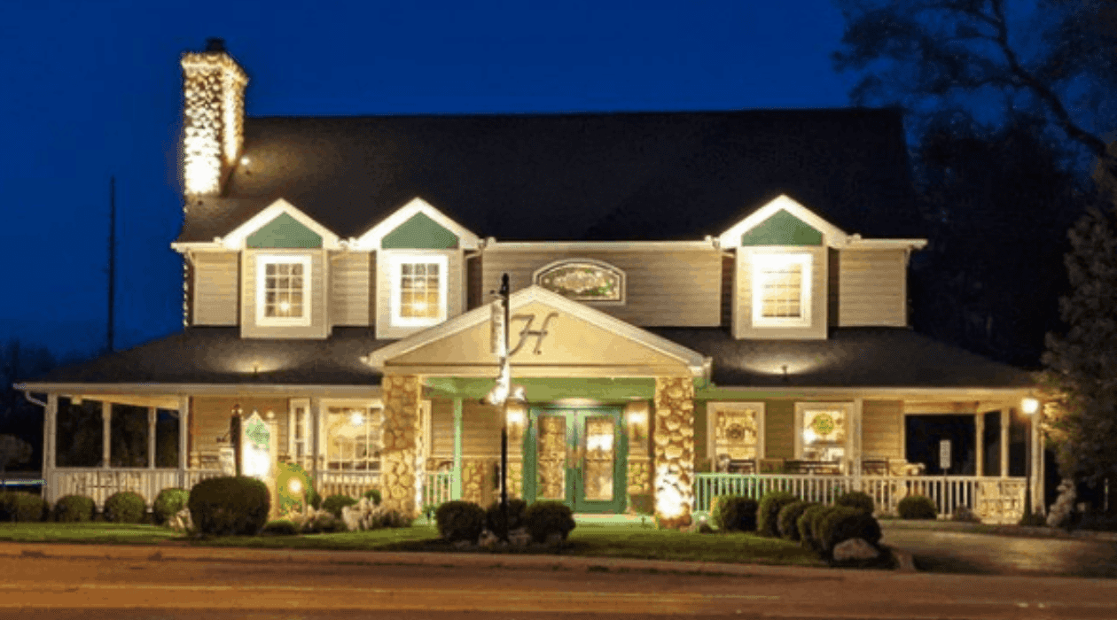 12 BEST NonChain Dayton Ohio Hotels & Lodging [NEW 2024]
