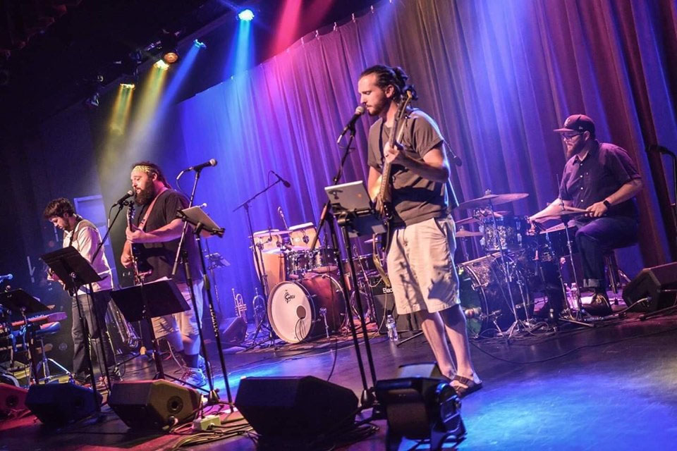 Meet The Mad Iguanas Classic rock Roots2Rock taproom series