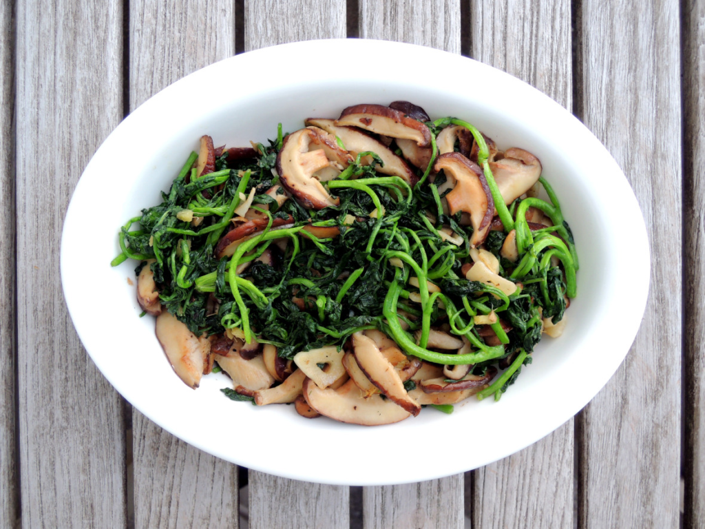 Recipe Watercress with Sauteed Ginger and Shiitake Mushrooms Roots