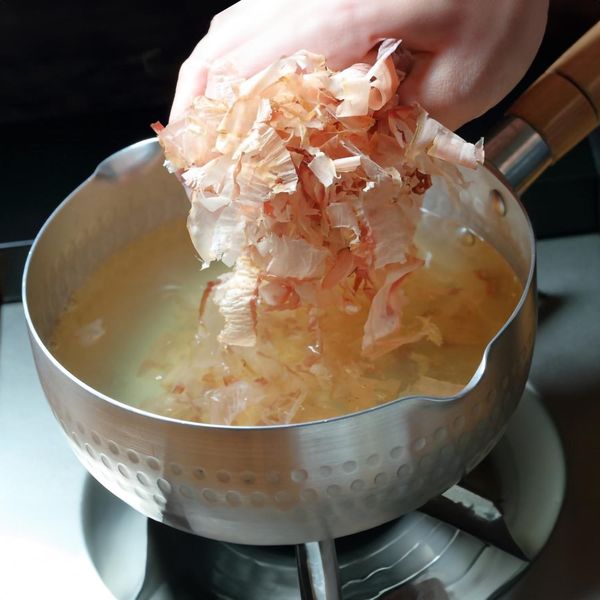 Le Dashi japonais Un Bouillon d'Umami et d'Histoire dans la Cuisine