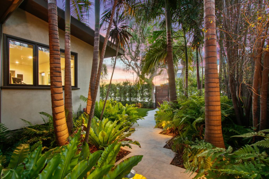 Roque and Mark » Luxury living 4 bed + 3.75 baths! Sold for 3,090,000