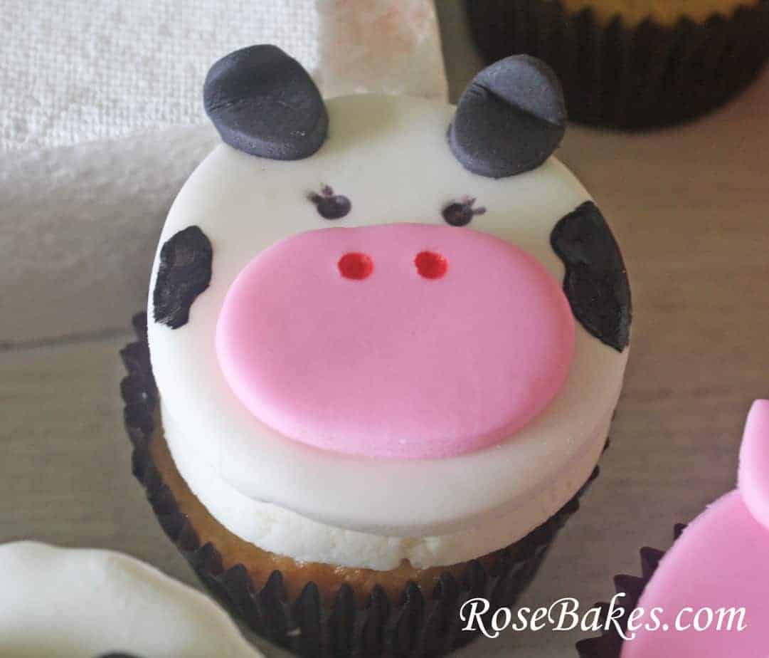How to Make Fondant Cow Face Cupcake Toppers {Farm Animal Cupcake Toppers Series, Part 4}