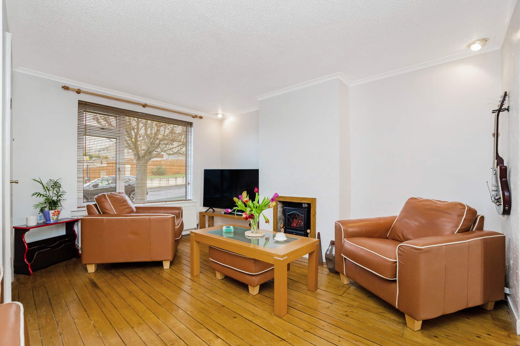 90 Pitcorthie Drive, DUNFERMLINE, KY11 8AJ Ross & Connel Ross & Connel