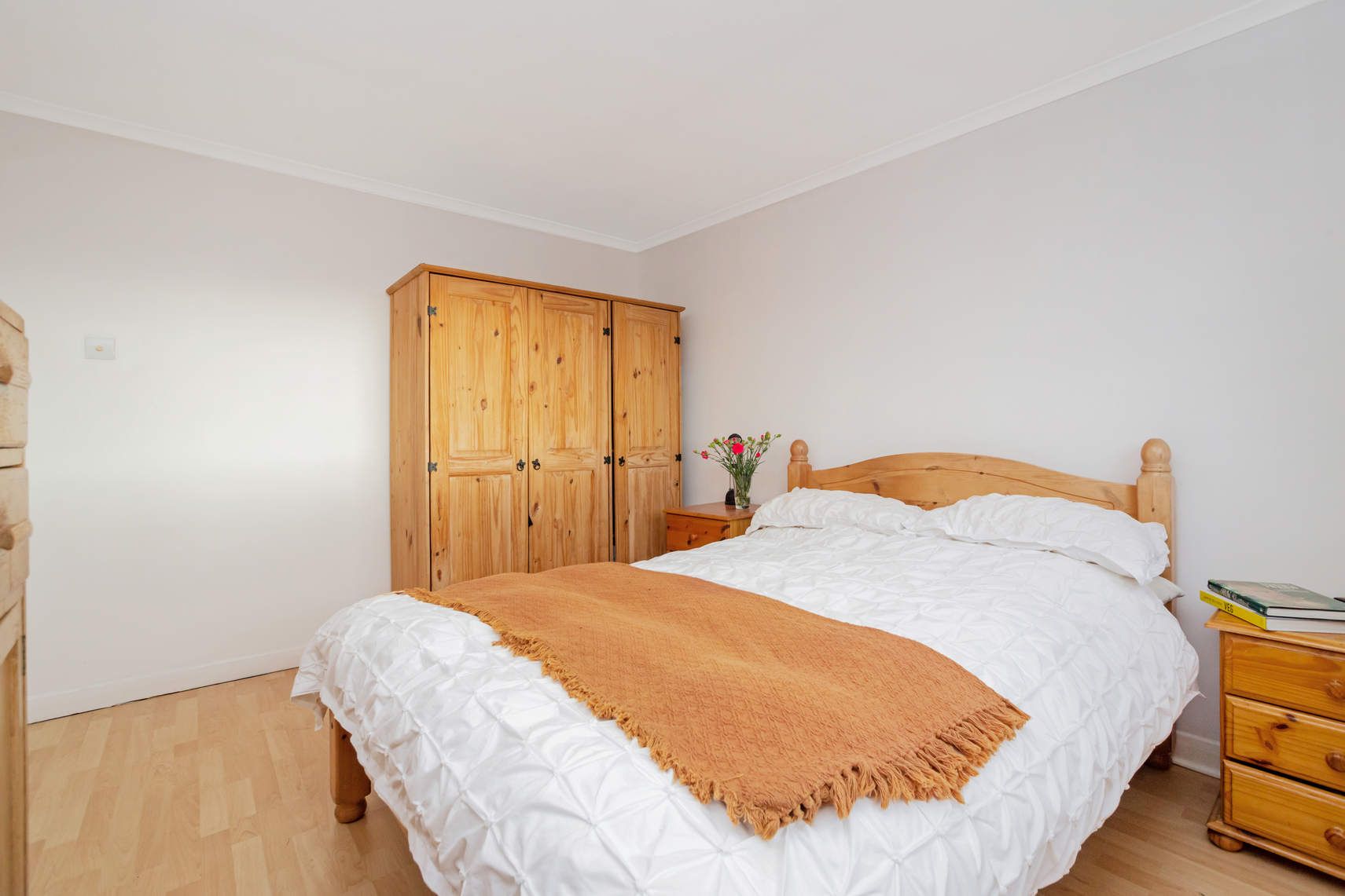 90 Pitcorthie Drive, DUNFERMLINE, KY11 8AJ Ross & Connel Ross & Connel