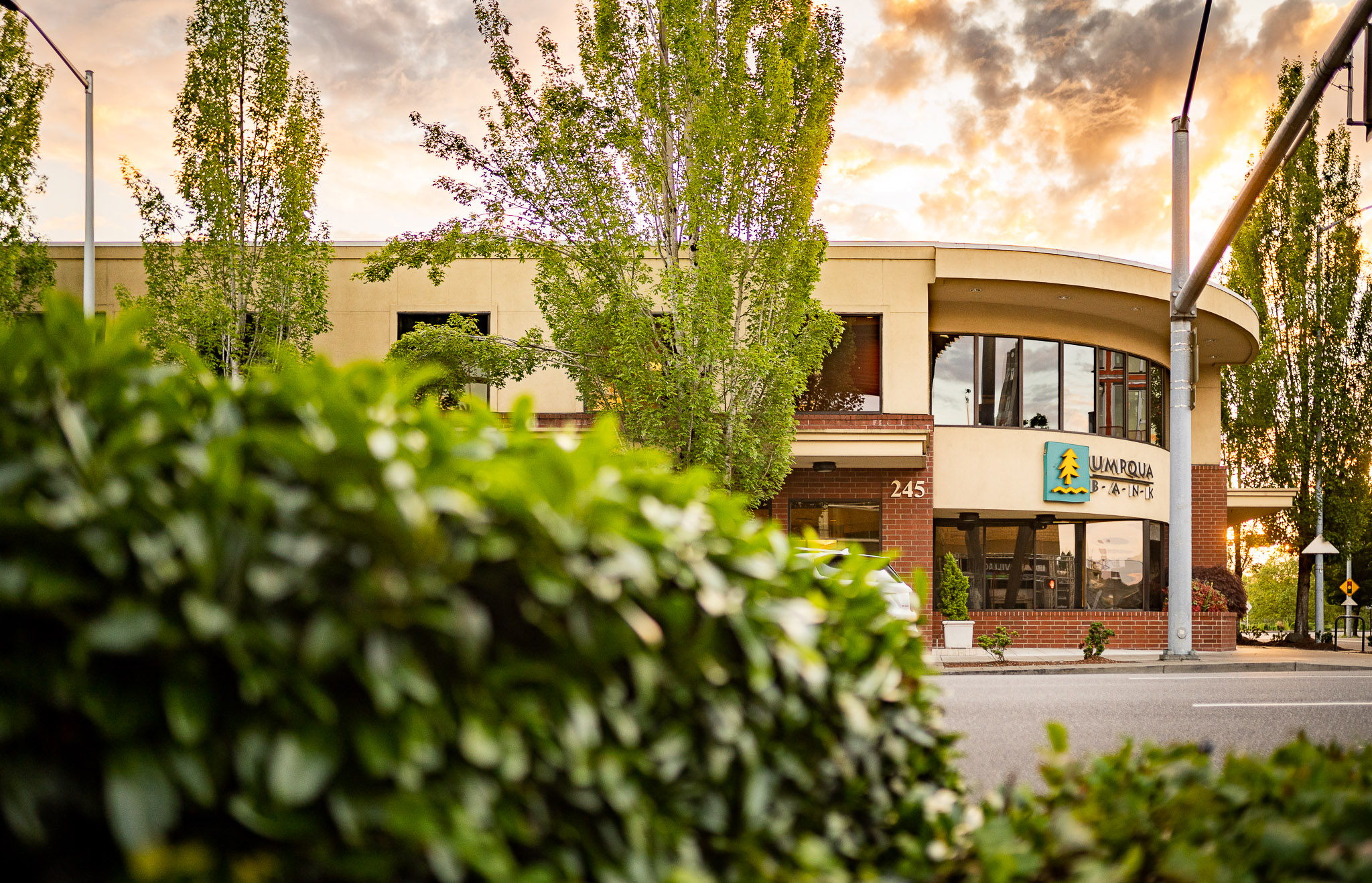SMI // Umpqua Bank Salem Oregon // Architectural Photographer Roth