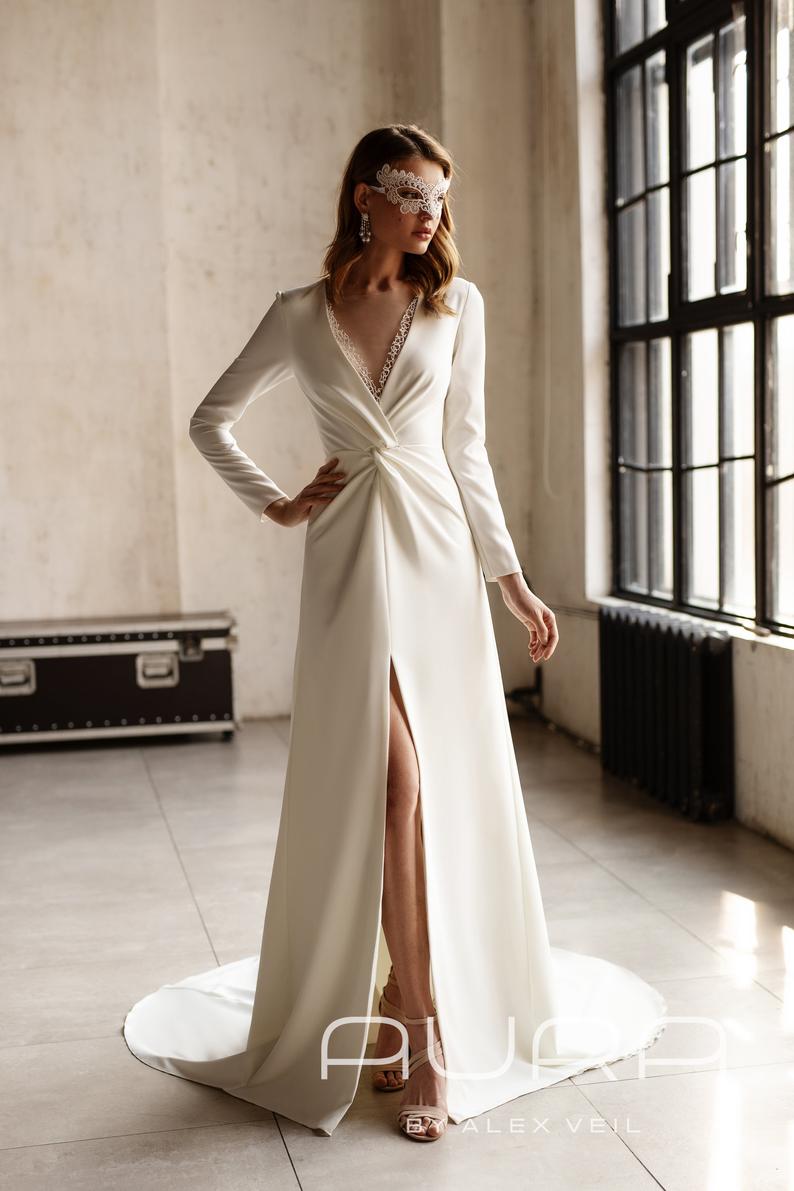 10 Amazing Online Wedding Dress Stores That Will Blow Your Mind