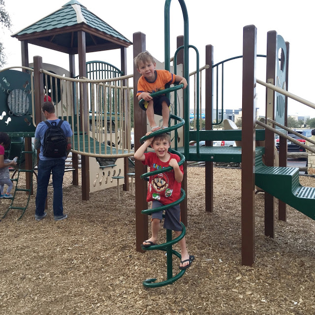 Restaurants with Playgrounds in Round Rock/ North Austin/Cedar Park Round the Rock