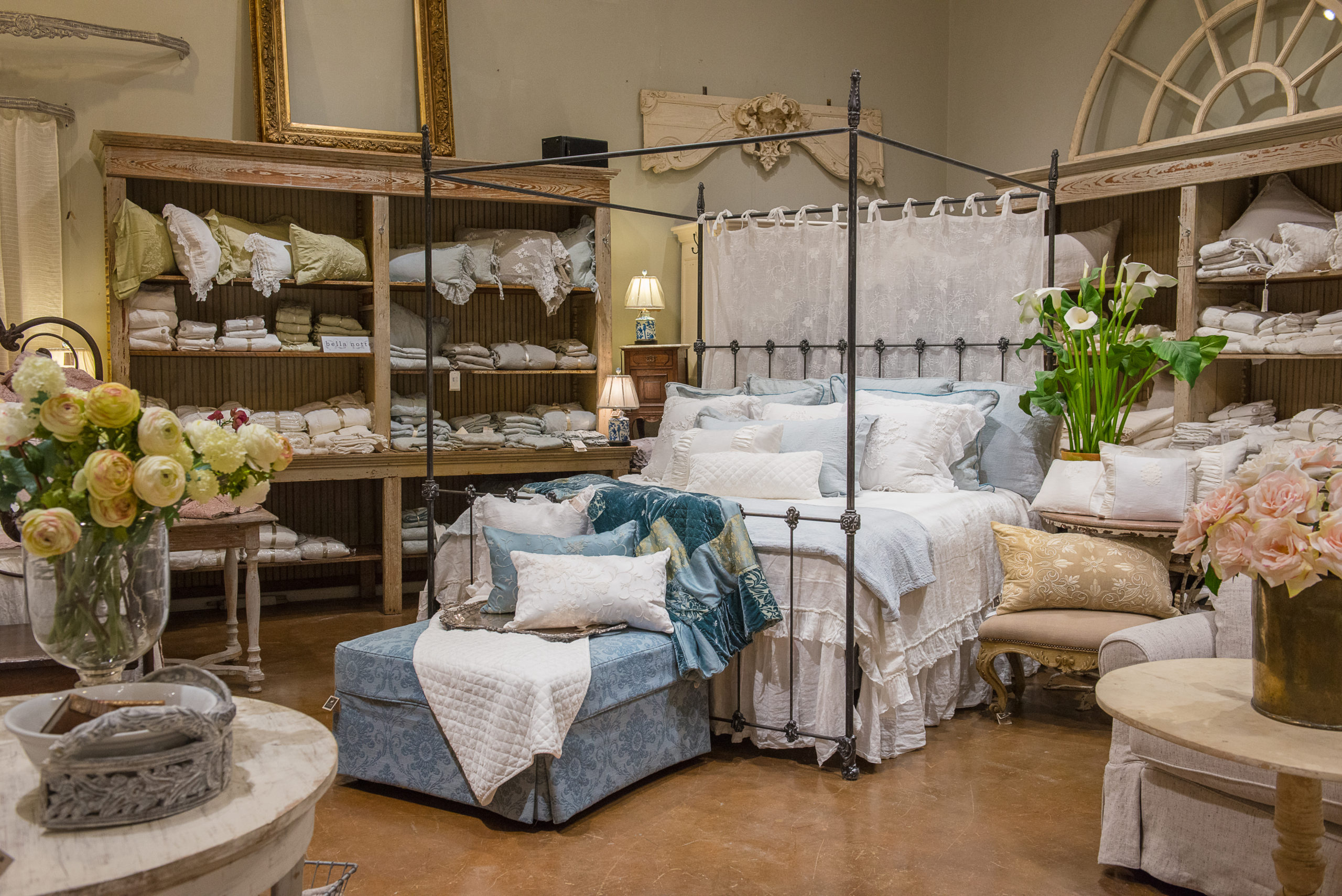 The Secrets of a Welldressed Bed Round Top Register