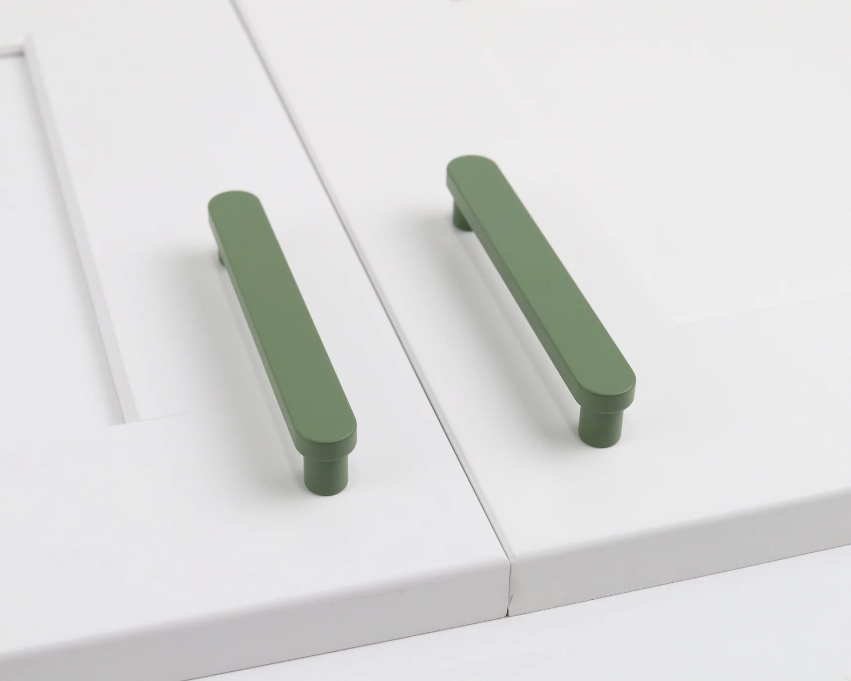 The Case for Simple Colorful Handles in Your Kitchen