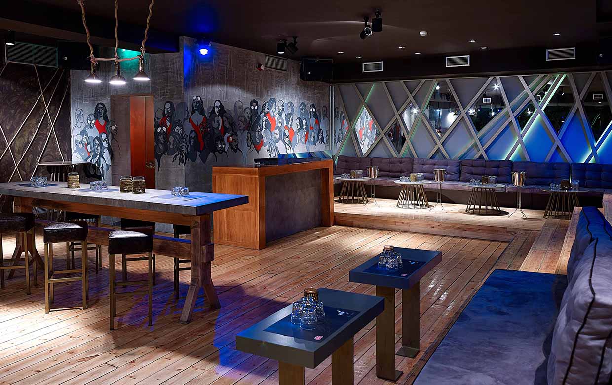 SKYFALL COCKTAIL & FOOD BAR Roussetos