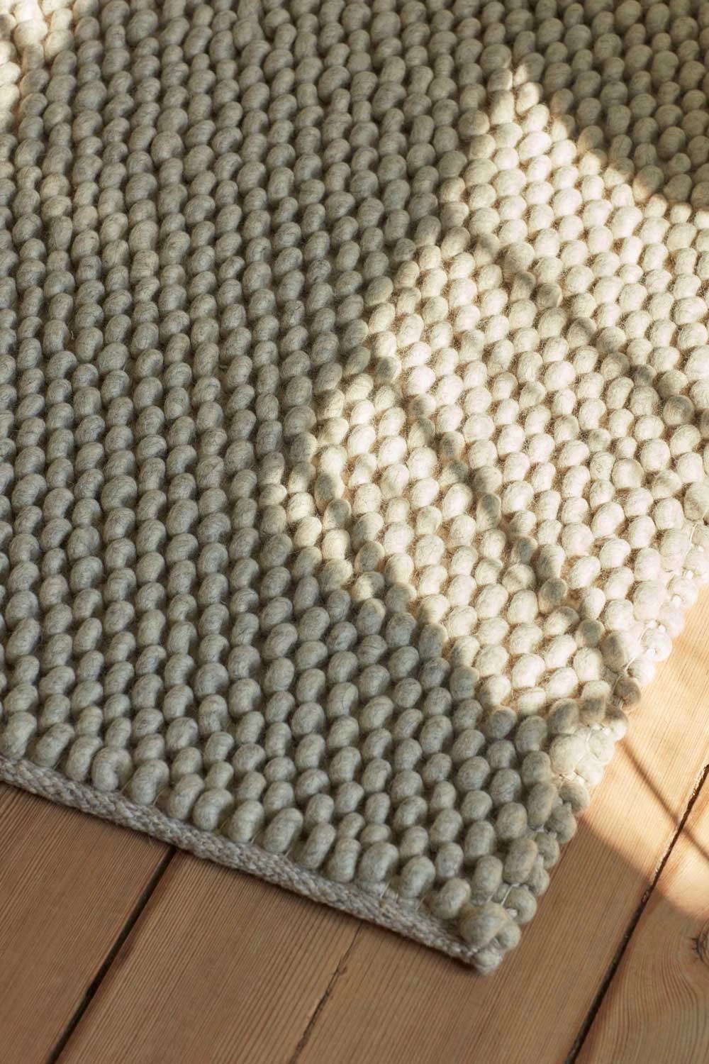 hay matta Peas Rug 140X200 Cm, Dark Grey - Hay @ Royaldesign