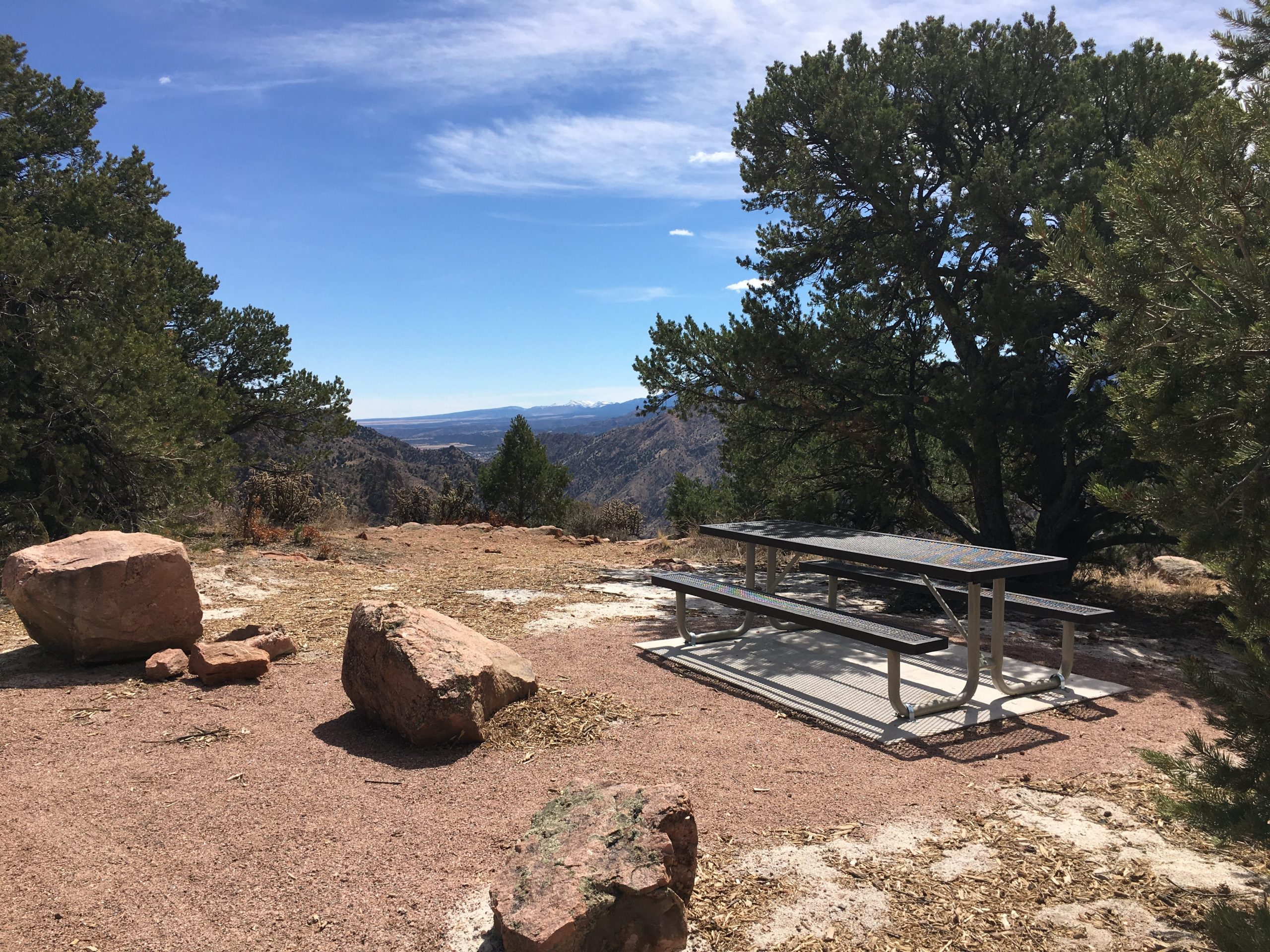 Top 6 Places for a Picnic Near the Royal Bridge & Park