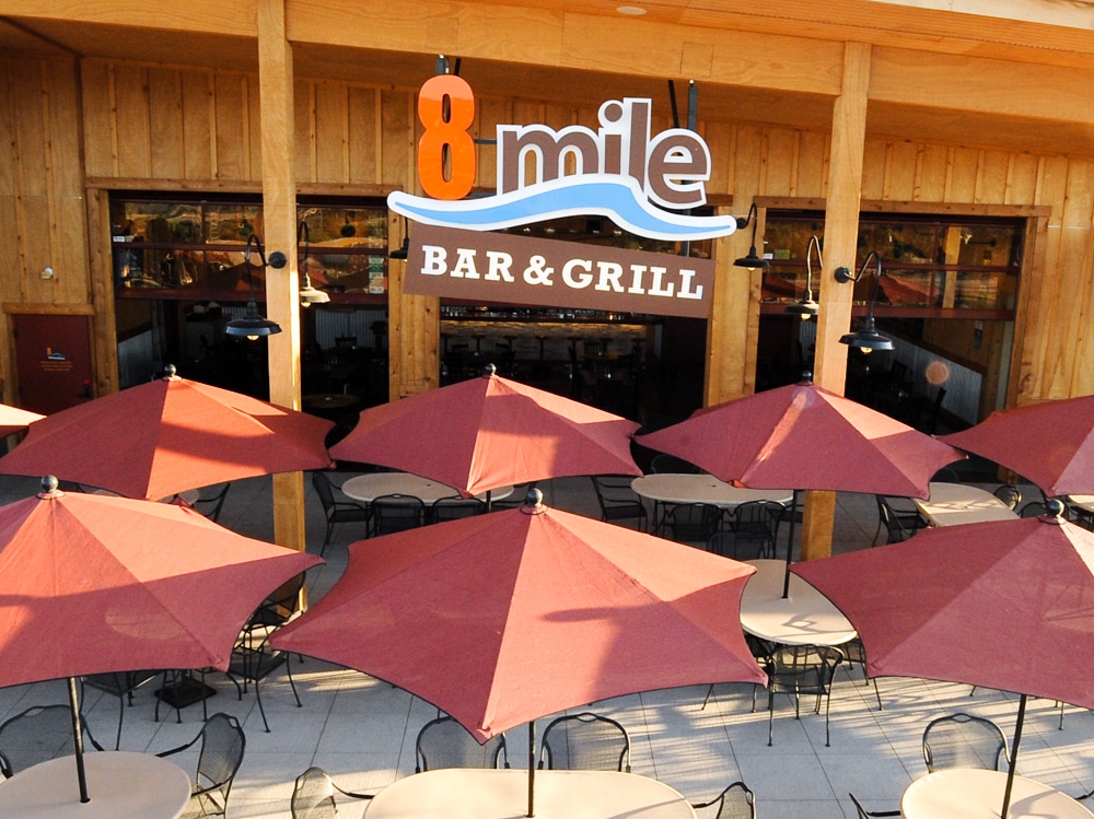 8 Mile Bar and Grill Royal Region