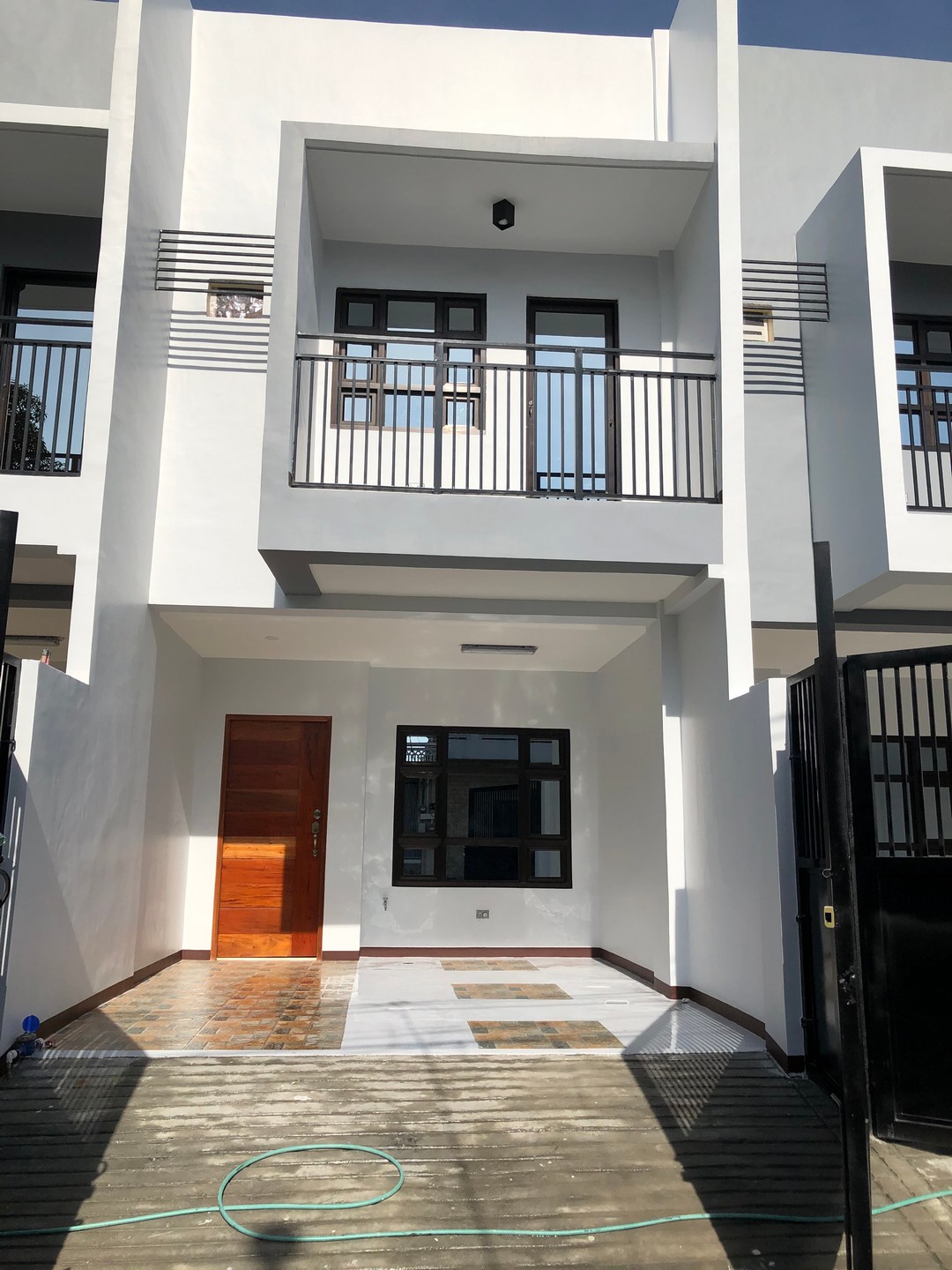 Midpoint Oak Residences Meycauayan, Bulacan ROYAL KRONE BUILDERS