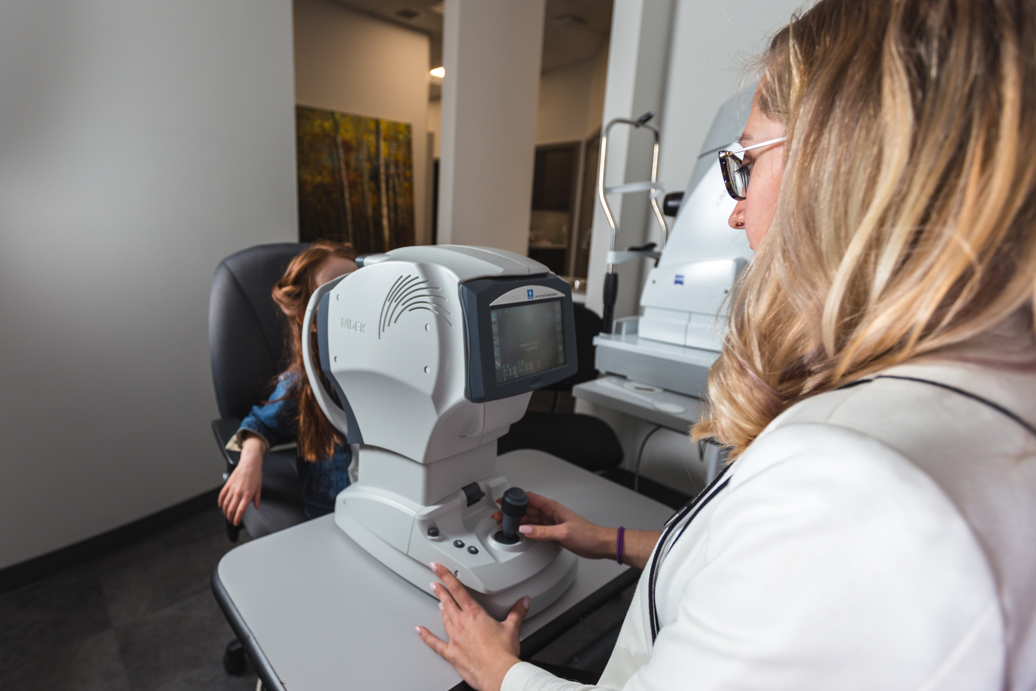 Child getting eye exam pretesting Royal Oak Optometry Optometrists