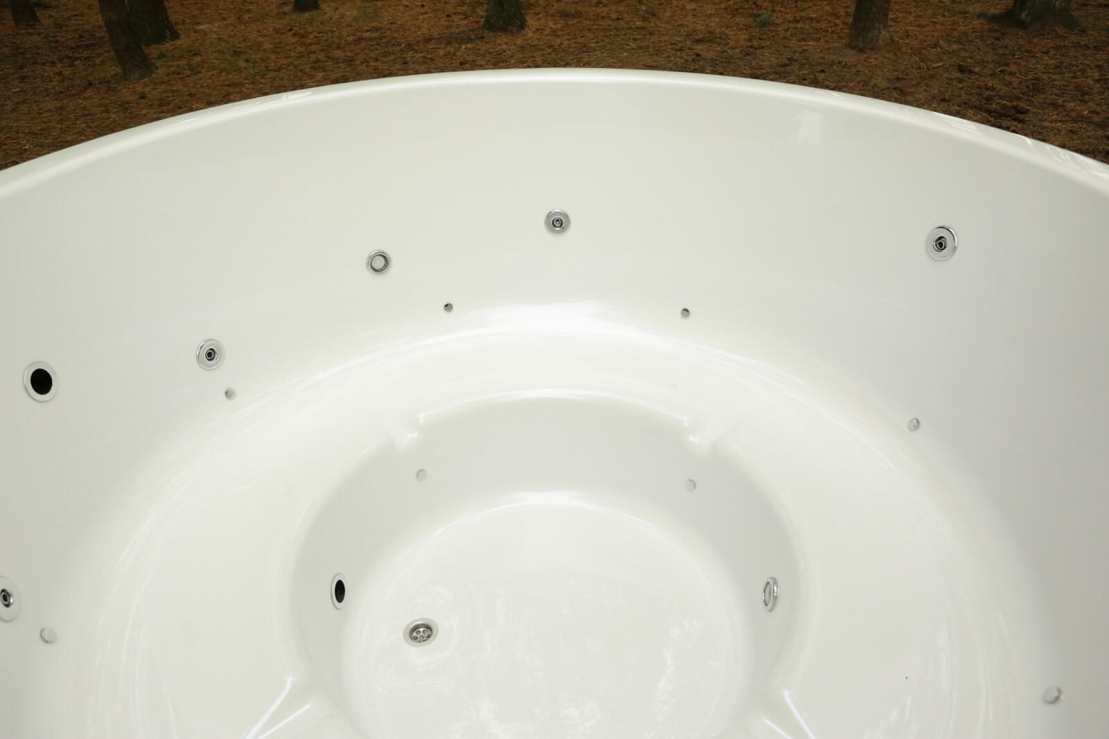 Oak Deluxe Fibreglass Hot Tub with White Liner Royal Tubs