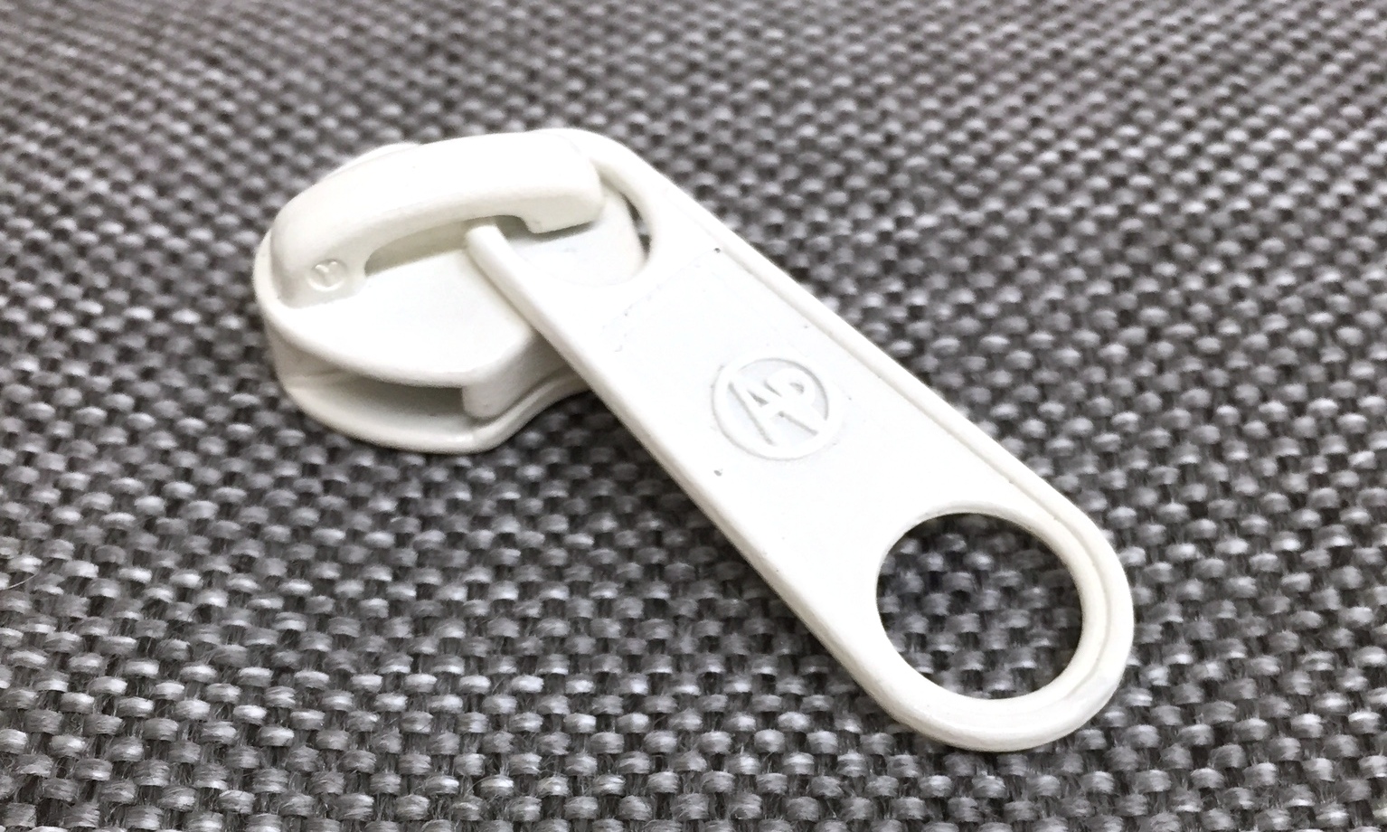 Coil Zipper Single Pull 10 White Royal Upholstery