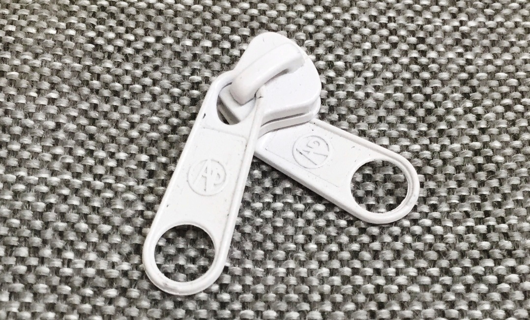 Molded Zipper Double Pull 5 White (NonLock) Royal Upholstery