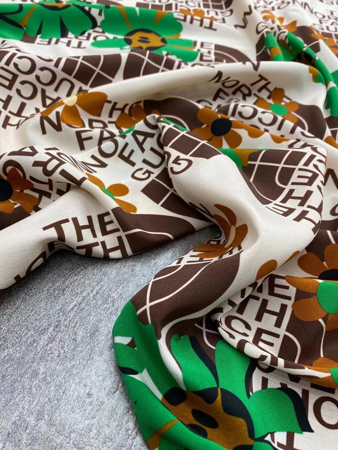 Gucci Silk Twill Fabric 2021 New Collection/2021 Fashion Week