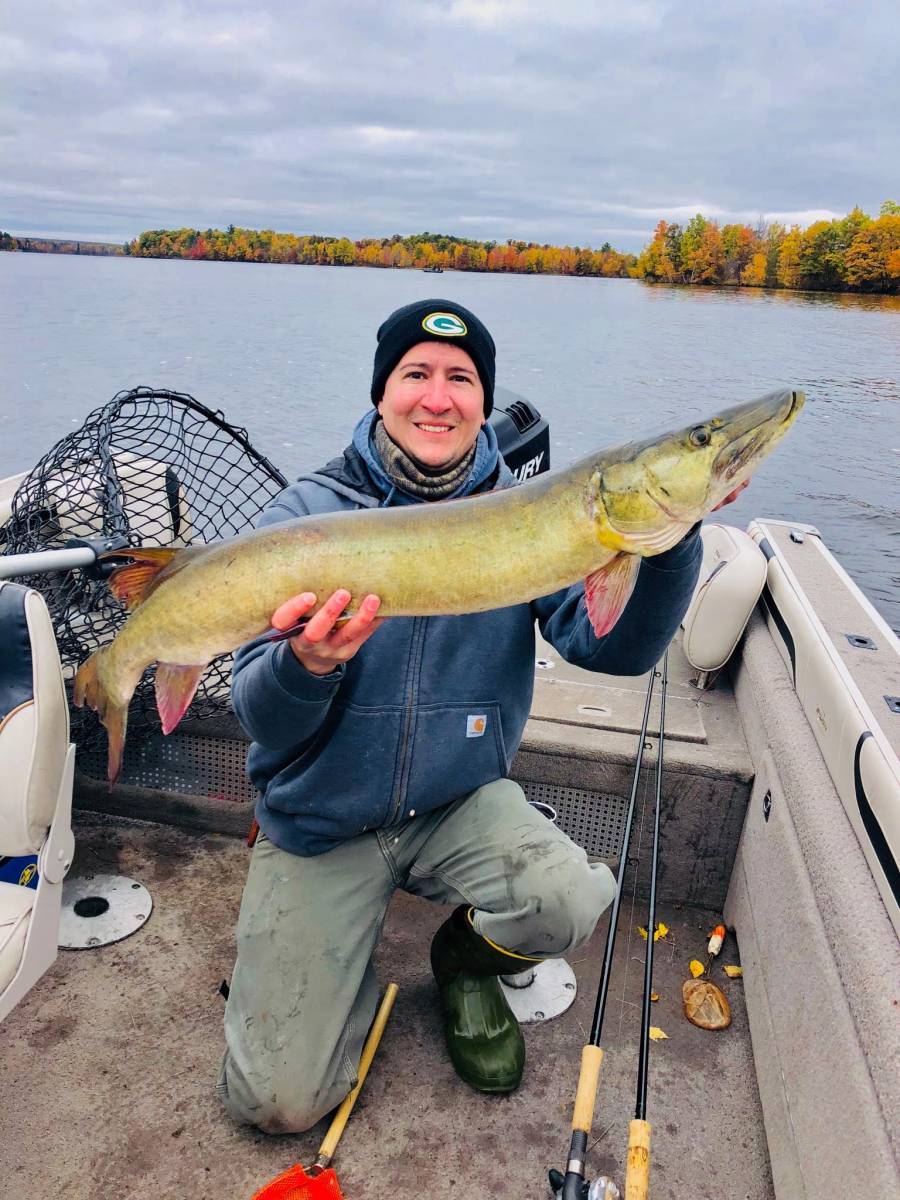 Chippewa Flowage Fishing Resort R&R Bayview Resort