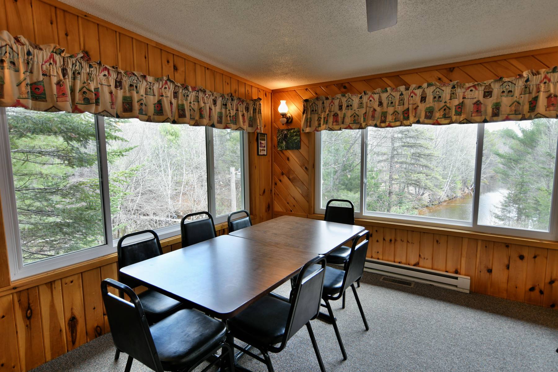 Chippewa Flowage Resort Hayward, WI Cabins, Bar & Restaurant