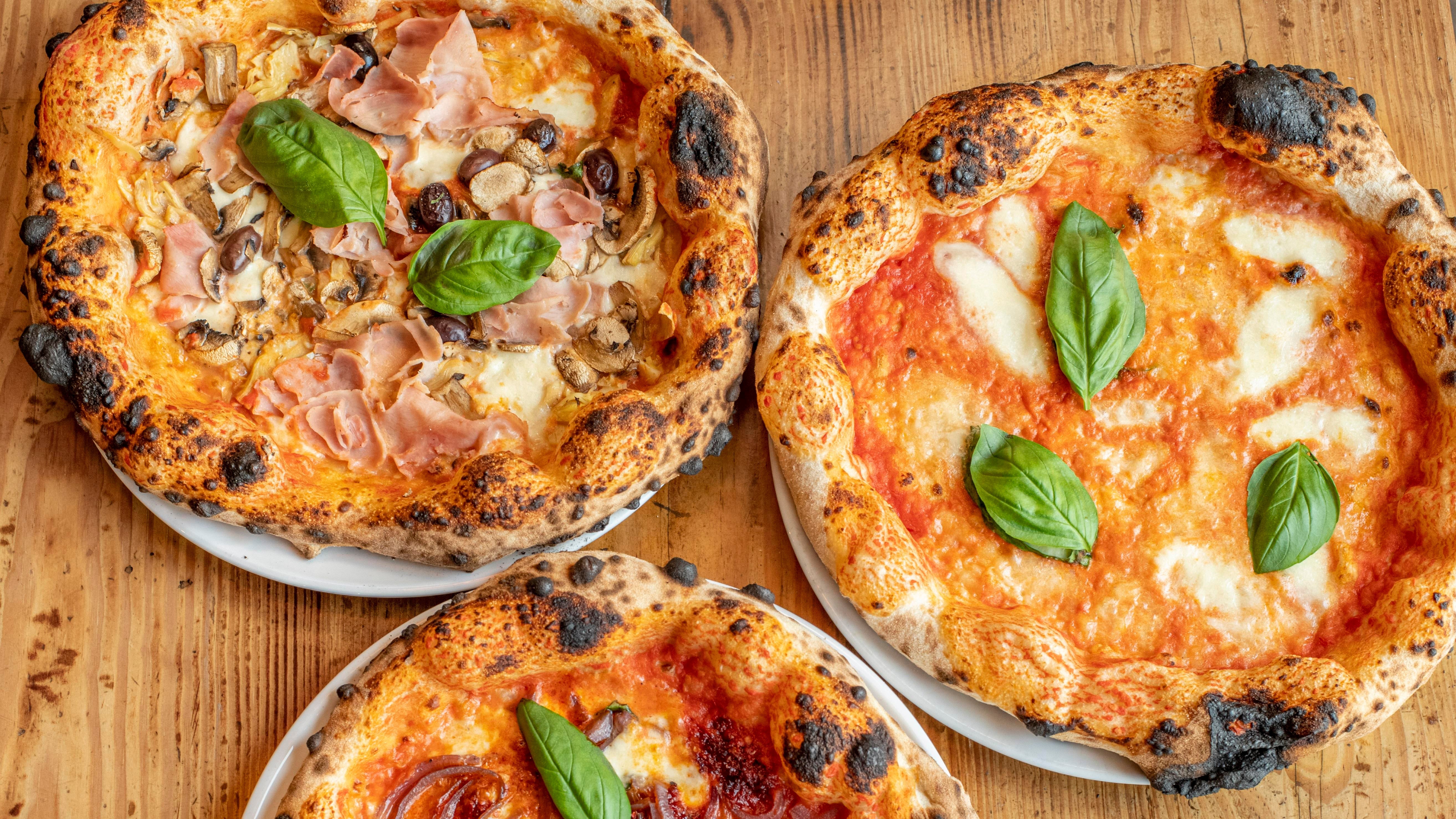 Stretched Pizza delivery from Maidstone Order with Deliveroo