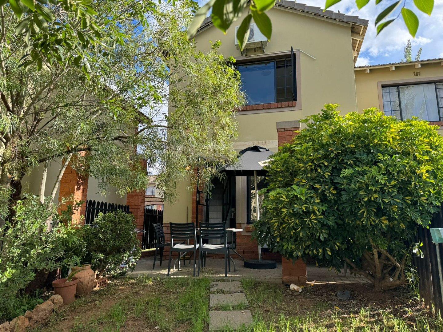 2 Bedroom Townhouse for Sale in Hillside Bloemfontein RSA Property