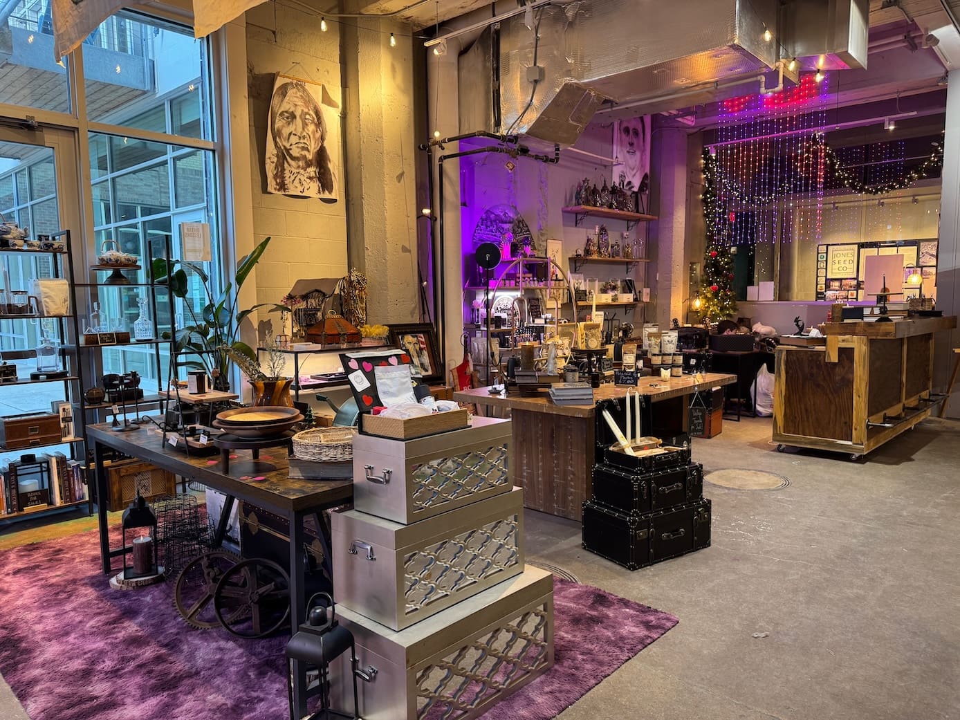 Downtown Jones421 Building To Add Retailer As More Spaces Become Available 4 ywAAAAAAQABAAACAUwAOw==