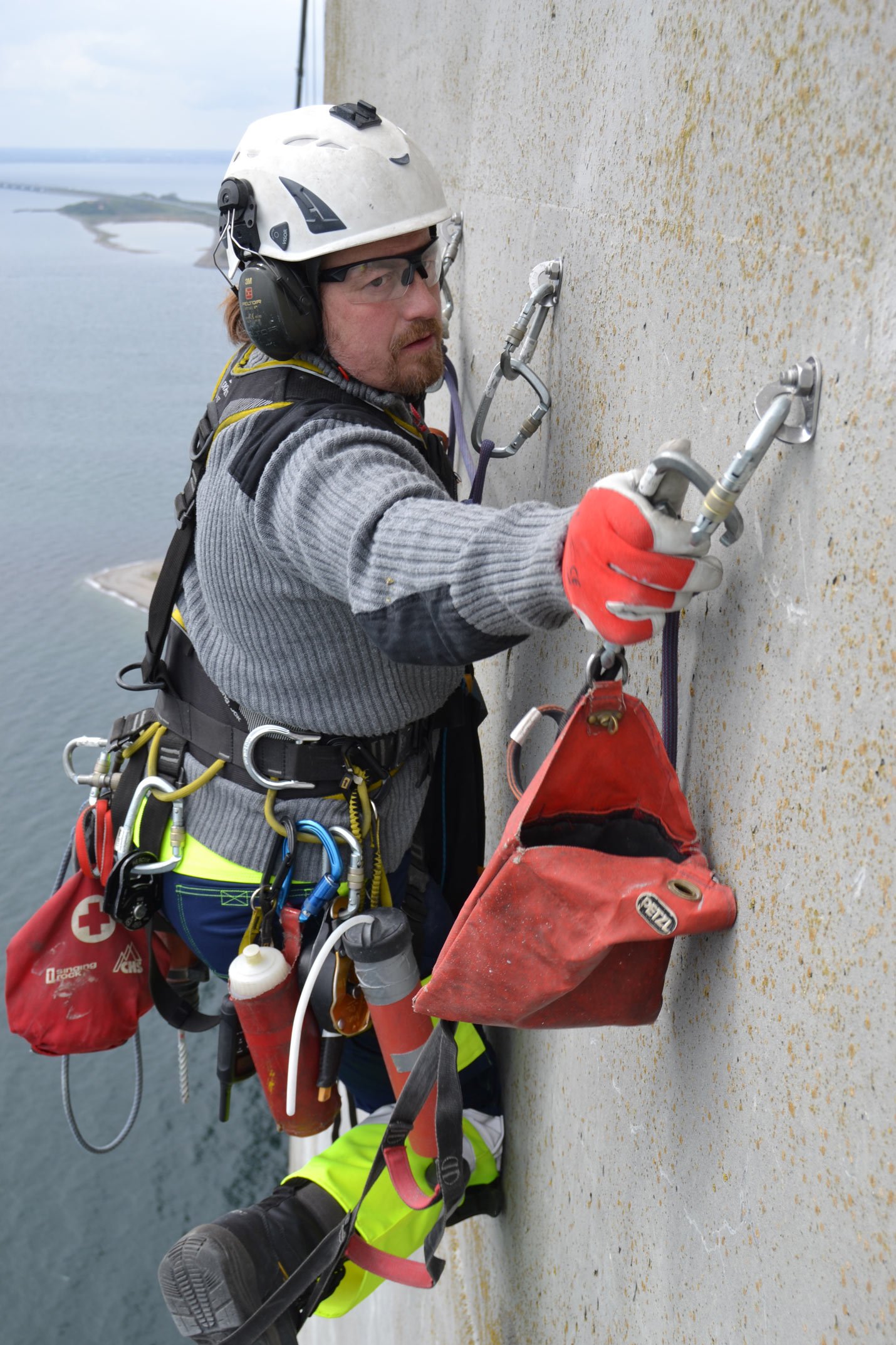 Consulting . RT9 is the sure choice, with years experience in Rope Access